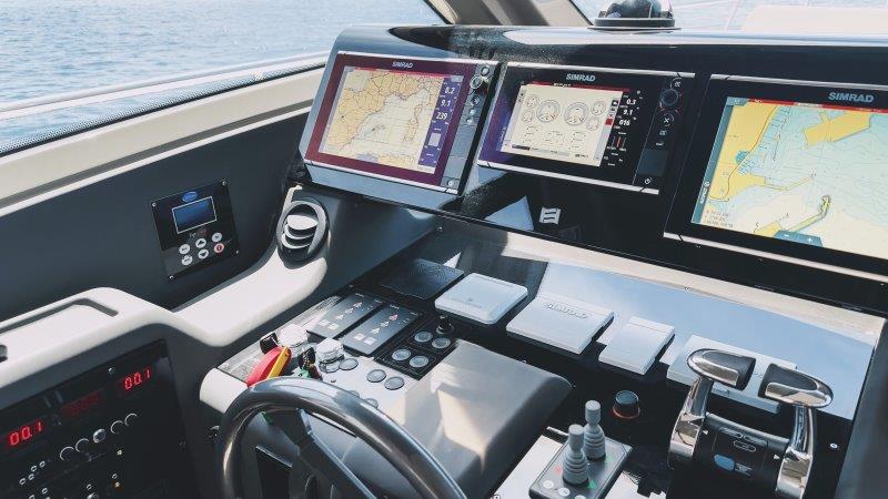 2017 FERRETTI YACHTS 550 